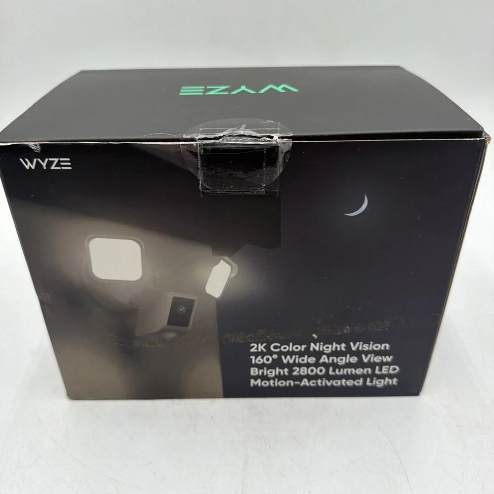 Wyze Cam Floodlight V2 Motion-Activated 2K HD Color Night Vision Camera